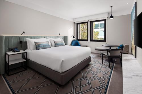 Hilton Melbourne Little Queen Street Image