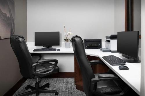 Μια τηλεόραση ή/και κέντρο ψυχαγωγίας στο Staybridge Suites Columbia by IHG