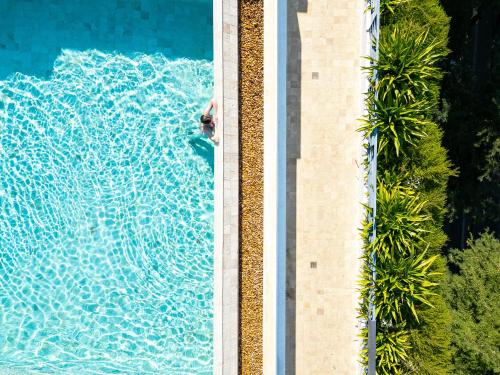 Bazén v ubytování Penh House Hotel nebo v jeho okolí