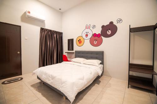 Postel nebo postele na pokoji v ubytování Serenity Family Stay Ipoh 8 pax
