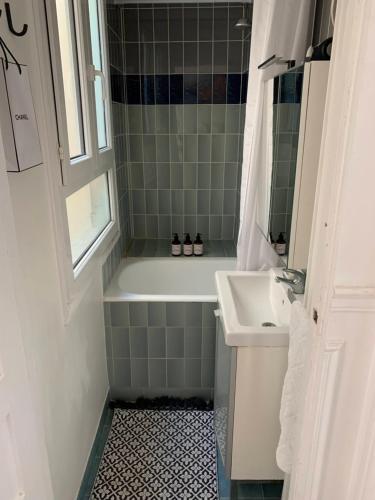 Central Paris Elegant Apartment with Air Conditioning near Eiffel Tower & Invalides
