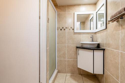 a bathroom with a sink and a mirror at ATKV Natalia in Kingsburgh