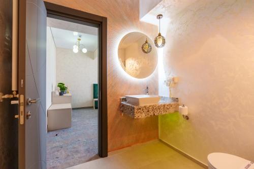 Koupelna v ubytování HOTEL KALYA