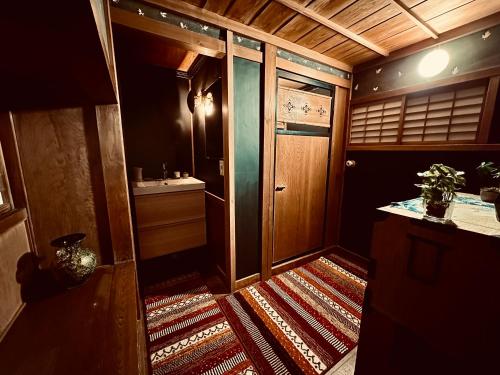 a small room with a door and a rug at 雪見 -Yukimi in Yokokura
