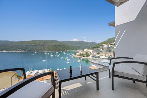 Apartement Mirella 2 "Your romantic sea-view escape in the heart of Rabac"