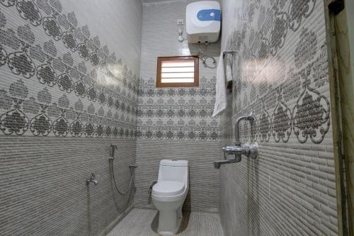 Un baño de Marudha Temple View Thiruvidaimaruthur