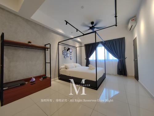 Una cama o camas en una habitación de Setia Alam Edu Sentral # JSA Walking Distance # Setia Convention Centre & Setia City Mall