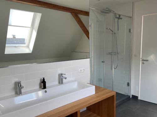 Bilik mandi di Ferienhaus NORDLICHT