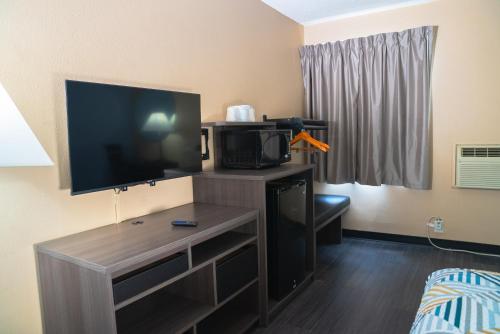 Μια τηλεόραση ή/και κέντρο ψυχαγωγίας στο Motel 6 Litchfield, IL