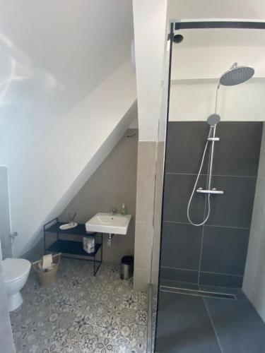 Ένα μπάνιο στο Food Atelier Residence