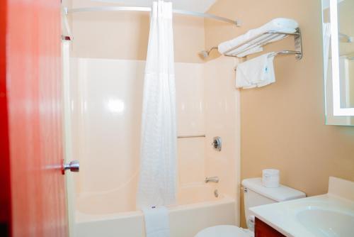 Ένα μπάνιο στο Motel 6 Litchfield, IL