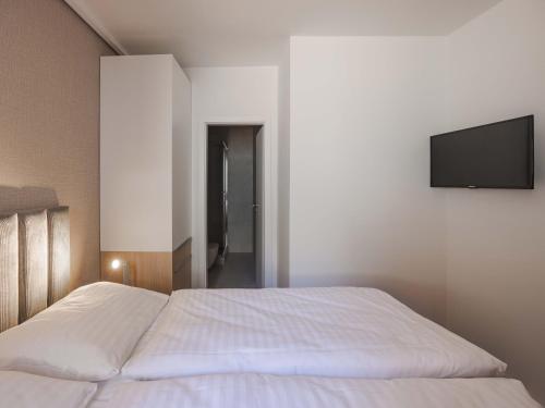 Кровать или кровати в номере Hotel Taxis Bratislava - New rooms