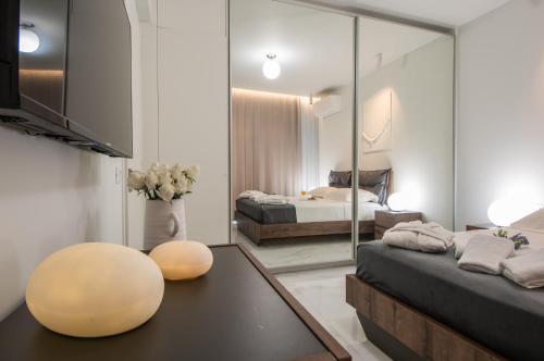 Oikos luxury central apartment