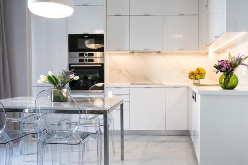 Oikos luxury central apartment