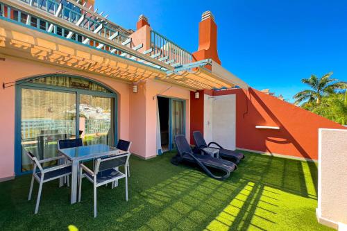 A balcony or terrace at Apartamentos Cordial Mogán Valle