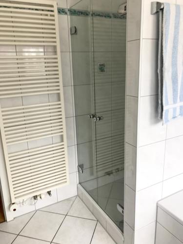 Ένα μπάνιο στο Privates Apartment im Grünen