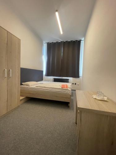 Postel nebo postele na pokoji v ubytování Hotel Stadion Hradec Králové