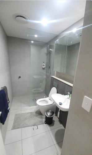 Koupelna v ubytování Accor Stadium Luxury - 3 Bed 2 Baths, sleeps 6, Pool, Parking if available- NO PARTIES