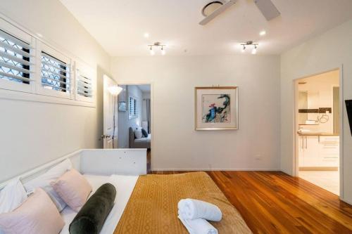 a living room with a bed and a living room with at Spacious 5BR 3BA Home w Parking and Yard in Sunnybank M11 in Brisbane
