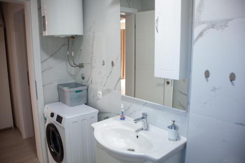 Gallery image of Holiday House Rose in Karlobag