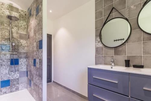 a bathroom with a sink and a mirror at Gite de groupe La Laiterie in Banneville-la-Campagne