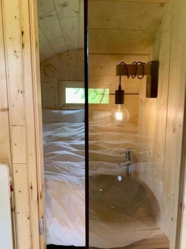 a bathroom with a sink in a wooden house at Twee heerlijke Boomhutten in de natuur, Amsterdam in Nigtevecht
