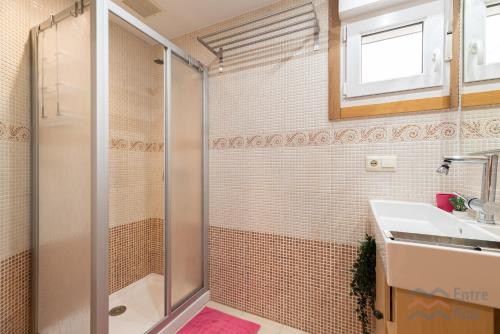 a bathroom with a shower and a sink at Fogar do Freixo - by entreRías in Cangas de Morrazo