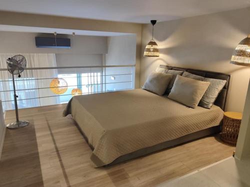Katil atau katil-katil dalam bilik di Bellaqua seaview loft suite