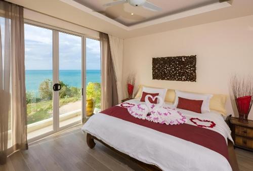 Ένα ή περισσότερα κρεβάτια σε δωμάτιο στο Lora 3br golden sunset view