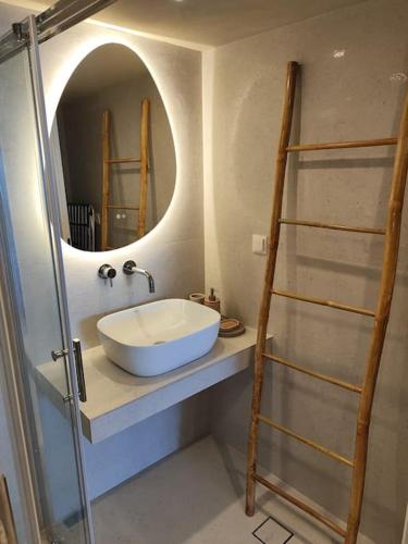Bilik mandi di Bellaqua seaview loft suite