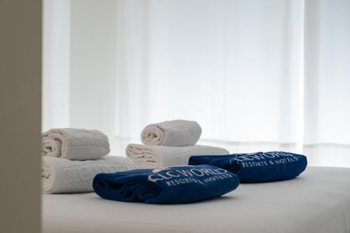 Postel nebo postele na pokoji v ubytování Coloso Sunset Beach by Alfresco Stays