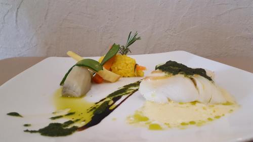 ホテルの敷地内または近くでの食事または食べ物