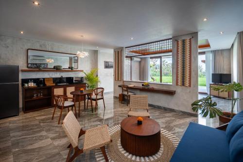 a living room with a kitchen and a dining room at Inara Alas Harum in Ubud
