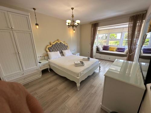 a bedroom with a bed and a couch at Grand Alaçatı Butik Hotel in Alacati