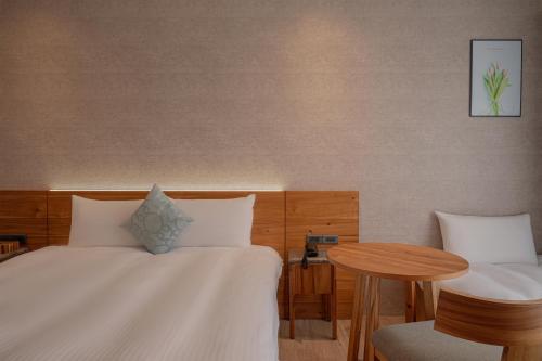 Ein Bett oder Betten in einem Zimmer der Unterkunft In Joy Hotel