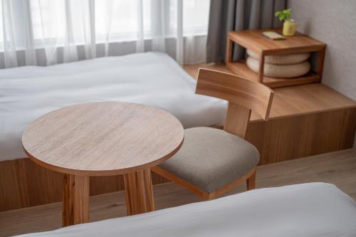 Ein Bett oder Betten in einem Zimmer der Unterkunft In Joy Hotel