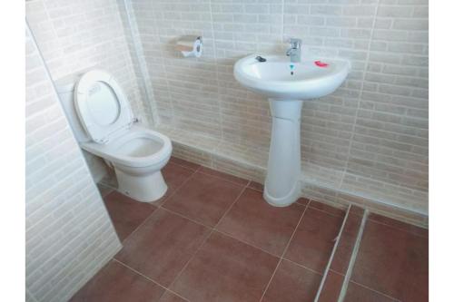 a bathroom with a toilet and a sink at Parkview Safari Hotel & Apartments in Kisumu