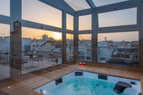 Bazén v ubytování Palazzo Arco Cadura Hotel & Spa nebo v jeho okolí