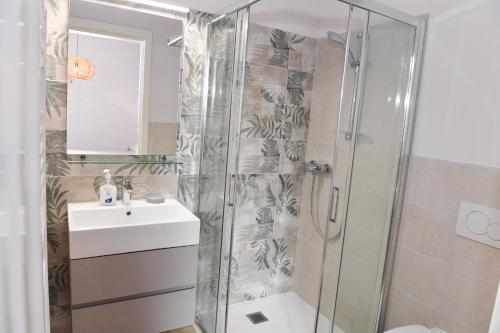 a bathroom with a shower and a sink at Favolabella The Loft in Bardolino