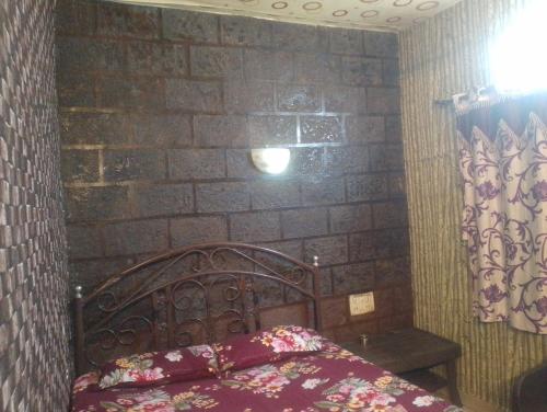 Postel nebo postele na pokoji v ubytování Sachin cottage