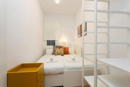 Barcelona Apartment for Families near Hospital Clínic