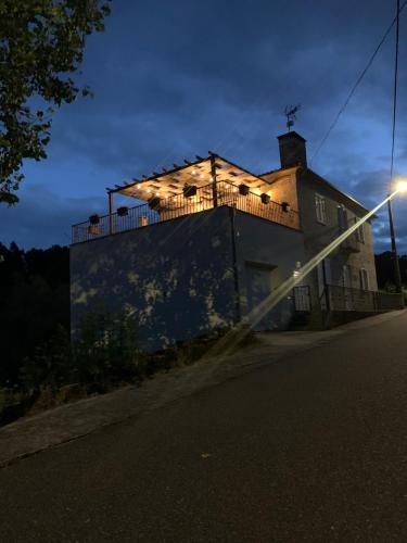 a house with a light on the side of a street at Villa Rio in Tangil