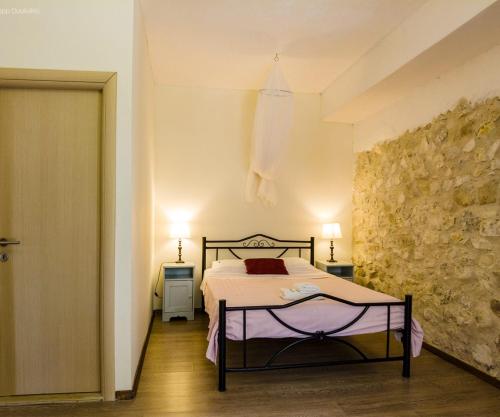 Postel nebo postele na pokoji v ubytování Adamantia Newly Built Room A4