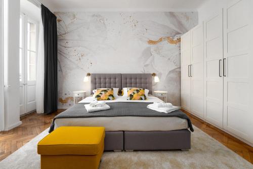 Romeo and Juliet Apartment with Balcony and Sea View