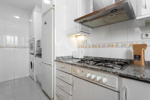 Apartment with Balcony near Glòries