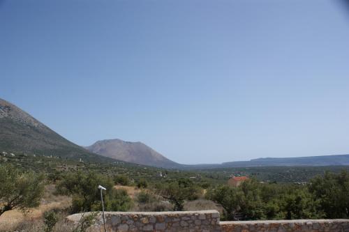 a view of the mountains from the road at Thelea Mani in Kafióna