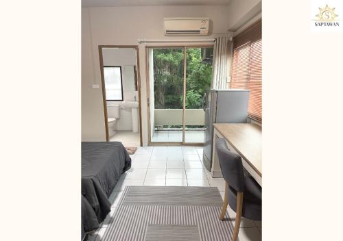 Χώρος καθιστικού στο Saptawan residences
