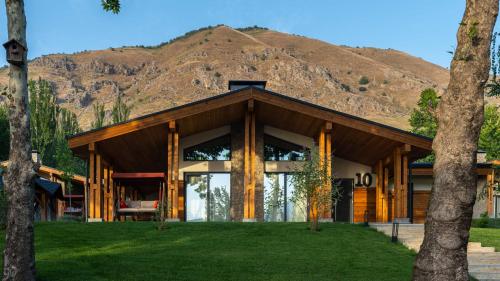 a house with a mountain in the background at Burchmulla Resorts in Burchmulla