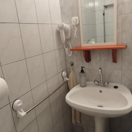 a bathroom with a sink and a mirror at Zempléni Szálláshely in Fony