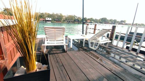 Vista d'un riu a prop de la casa o xalet